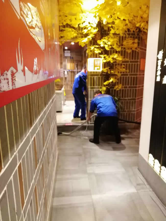 成都市【百年神厨】餐厅旗下七家分店防滑处理施工