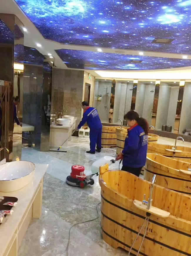 贵州毕节市“南湖鲜花水岸”新店浴室防滑工程