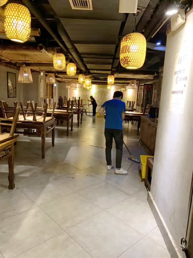 重庆市江北区徐鼎盛民间菜餐厅地面防滑处理