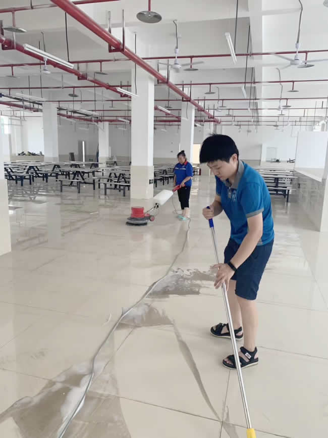 重庆市医药学校食堂楼整体防滑工程