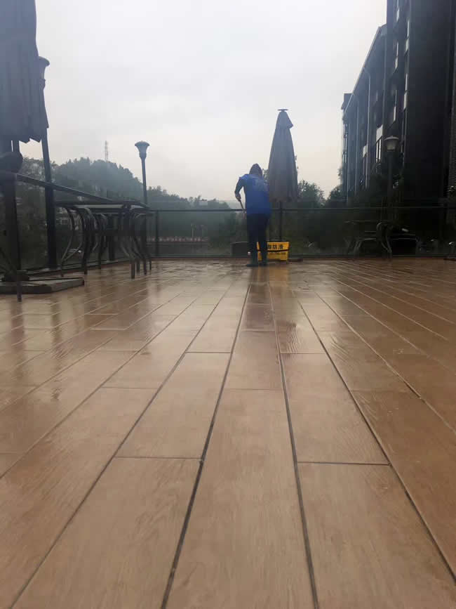 重庆市东泉镇“秀泉映月温泉花园酒店”地面防滑处理