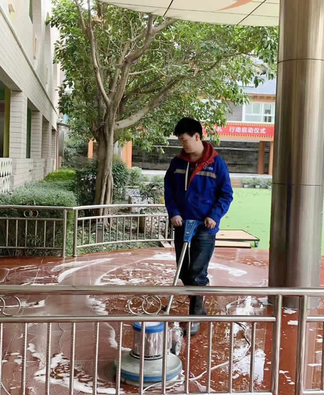 重庆市云阳县实验幼儿园校区内地面防滑处理工程