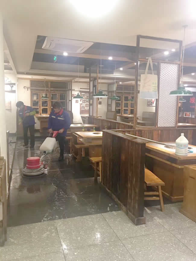 重庆市“泰式火锅”、“猴三老火锅”地面防滑处理