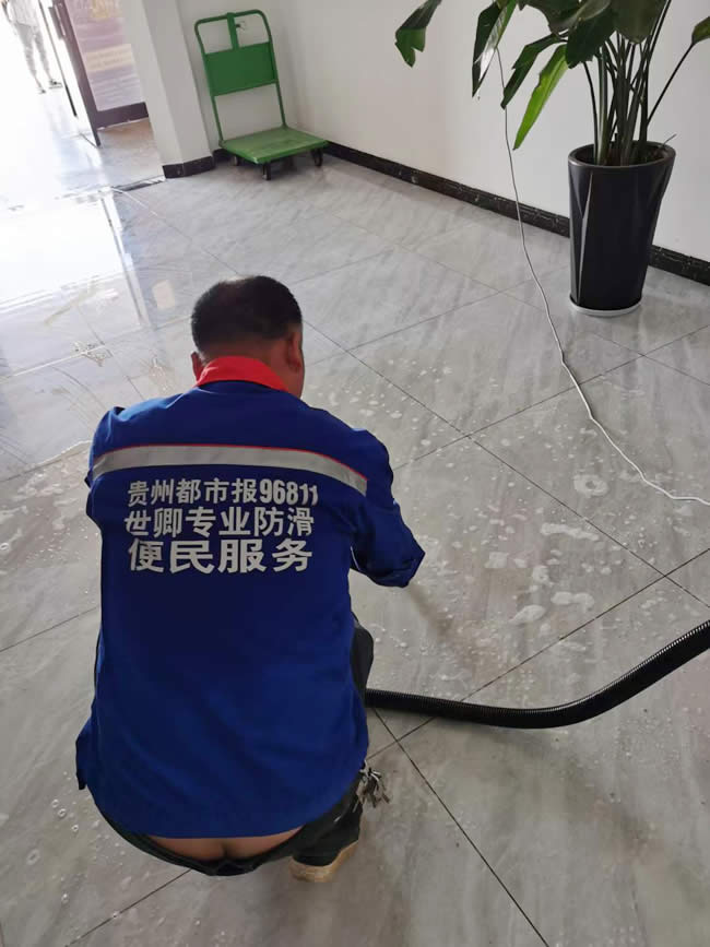贵州省兴义市中石化黔西南州分公司食堂地面防滑施工