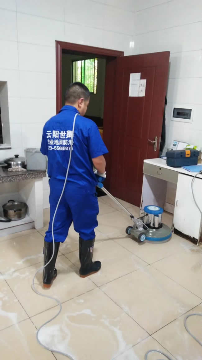 重庆市云阳县移民局厨房及卫生间地面防滑处理