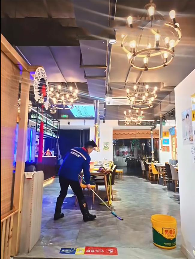 重庆市云阳县釜山碳火烤肉餐厅地面防滑处理
