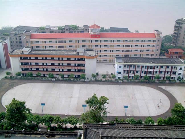重庆市忠县官坝中学楼道防滑处理