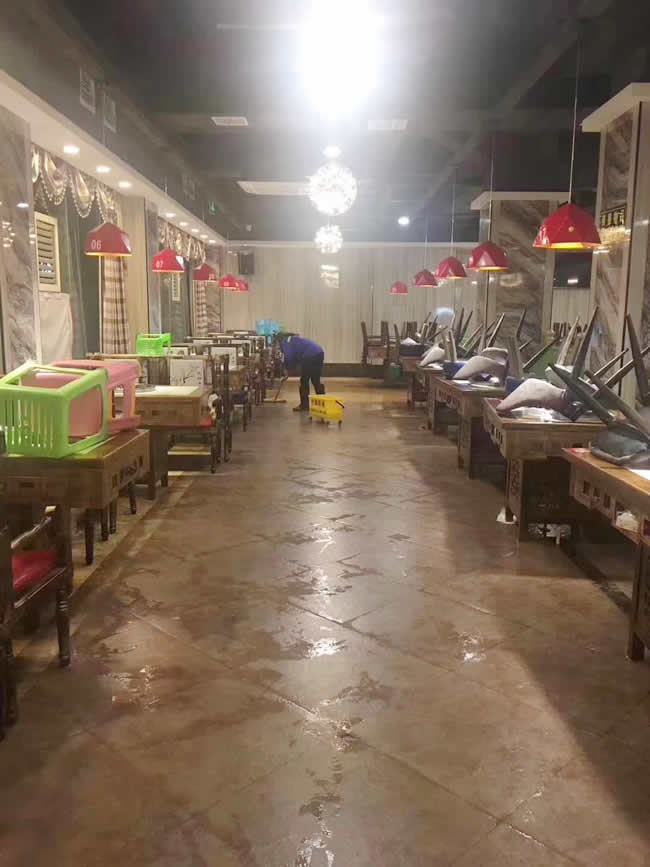 重庆市铭厨亮灶餐厅地面防滑处理